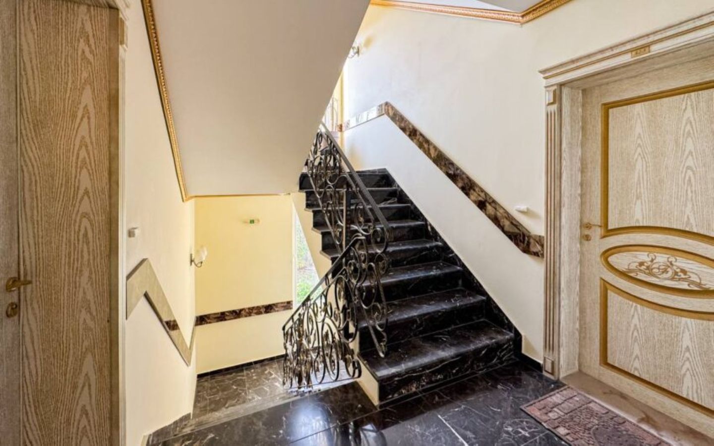 photo_8_2025-12-07_10-38-23