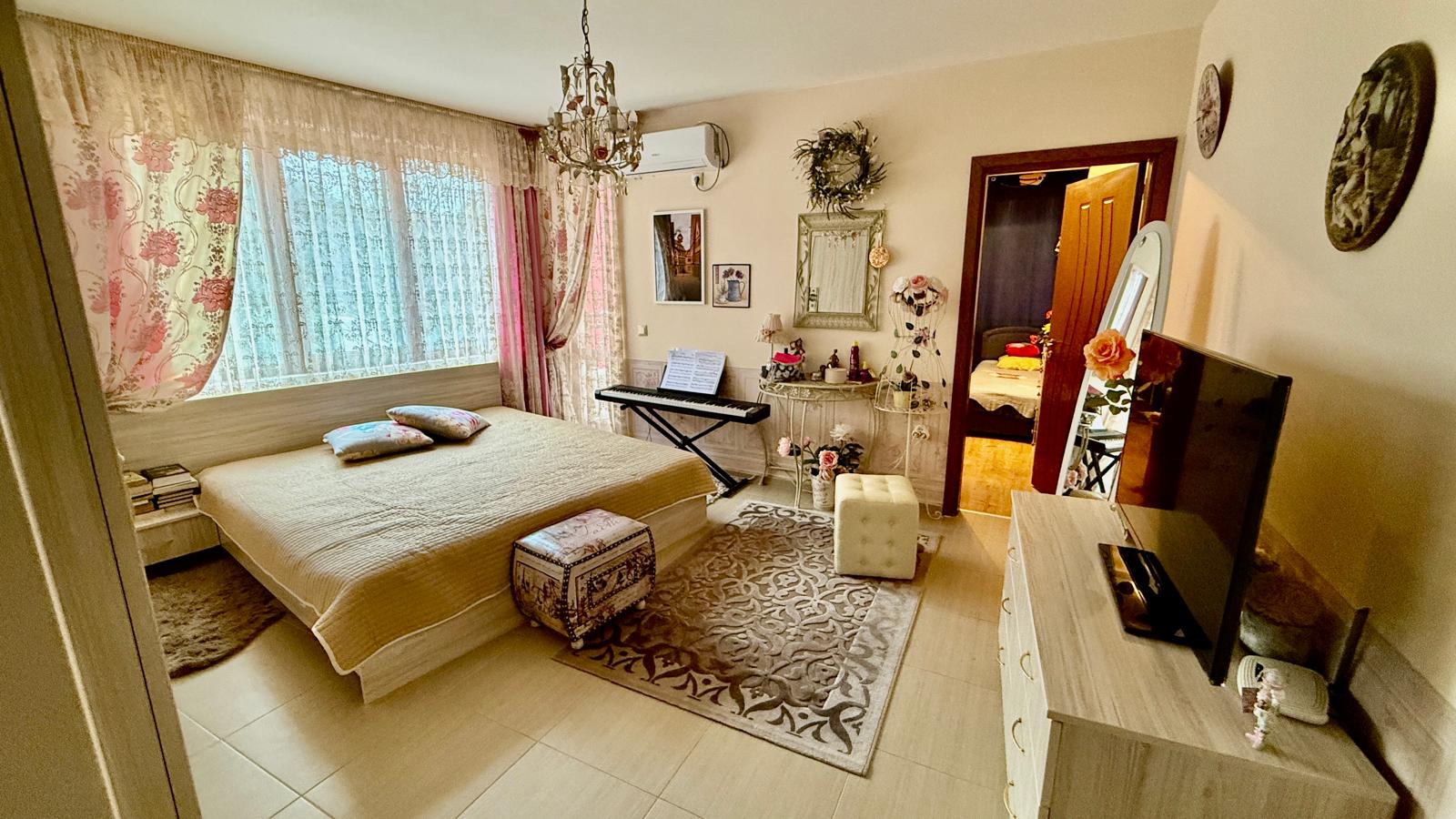 2bc575f3-a6c2-4360-bb99-85805e20626c